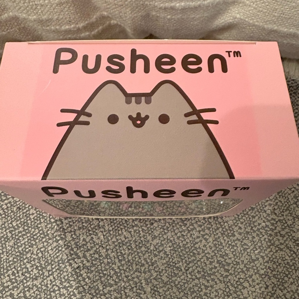 Pusheen Box Exclusive Holiday Vinyl Christmas Light Cat Figure - Picture 2 of 5